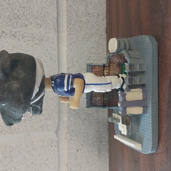 Willie the Wildcat bobblehead - Picture 2 of 6